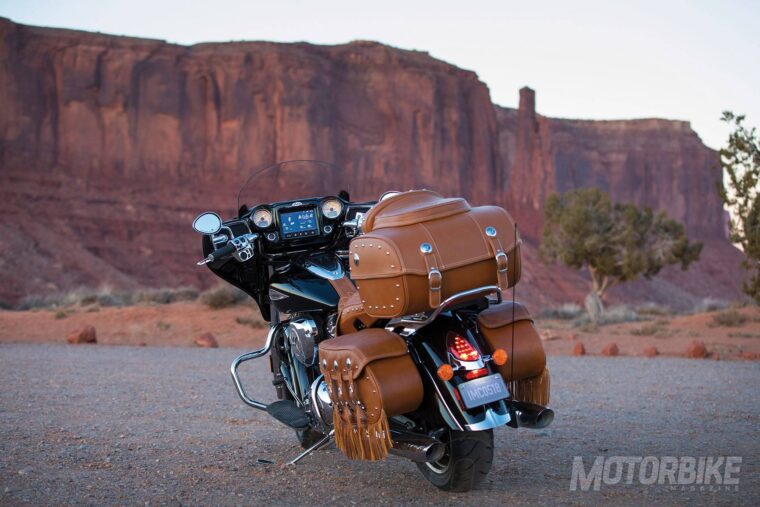 Indian-Roadmaster-Classic-2017-24