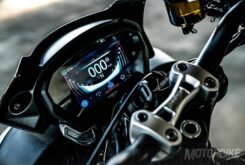 Triumph y Bajaj unen fuerzas para crear nuevas motos de media cilindrada 4 Prueba Triumph Street Triple 2017Cuadro instrumentos