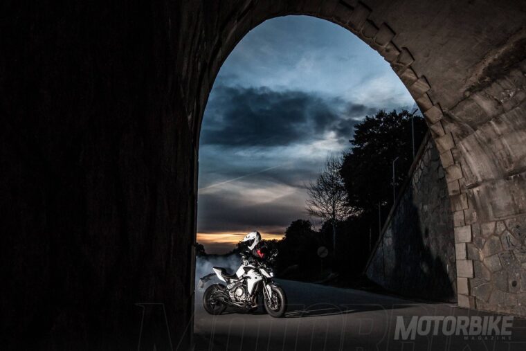 CFMoto-650NK-2017-prueba-MBK-03