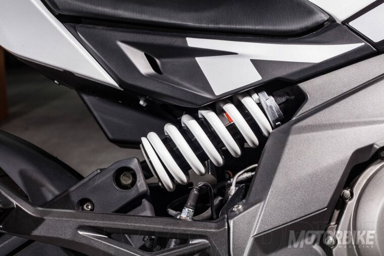 CFMoto-650NK-2017-prueba-MBK-22