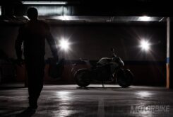 CFMoto 650NK 2017 prueba MBK 25