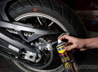 Top10. Cómo ahorrar dinero en el mantenimiento de tu moto: 10 consejos 4 WD 40 Motorbike Magazine grasa cadenas 03
