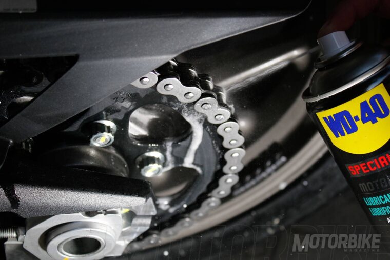 WD-40-Motorbike-Magazine-lubricante-cadenas-10
