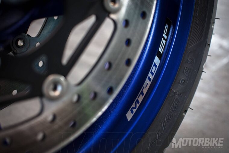 Yamaha-MT-10-SP-2017-detalles-17