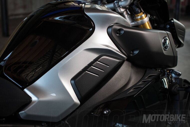 Yamaha-MT-10-SP-2017-detalles-19