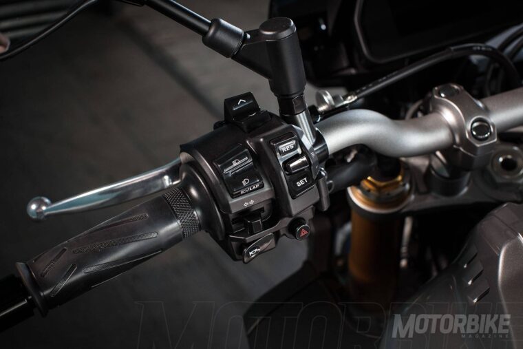 Yamaha-MT-10-SP-2017-detalles-37