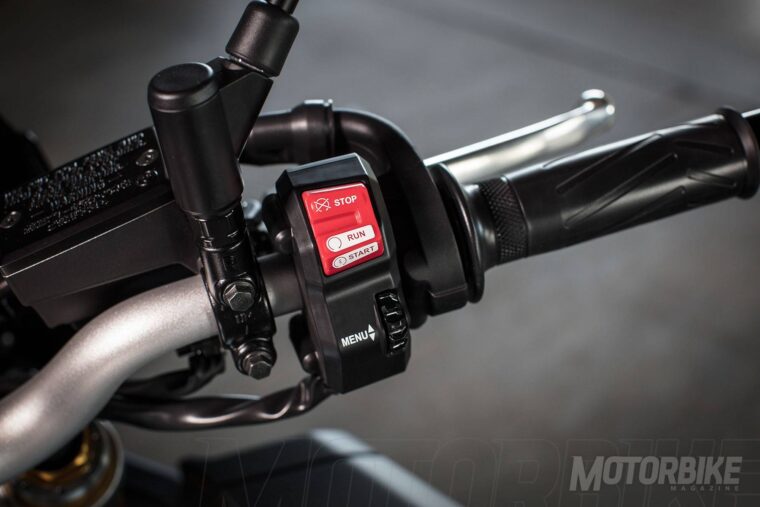 Yamaha-MT-10-SP-2017-detalles-38