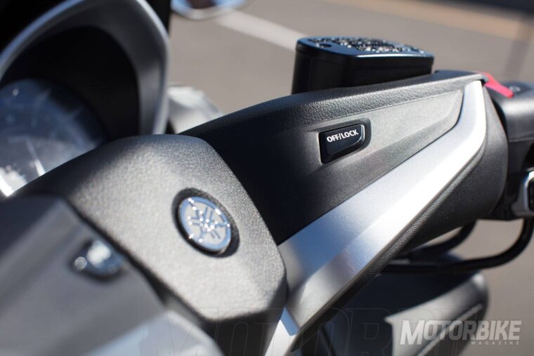 Yamaha-TMAX-DX-2017-016