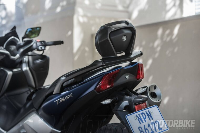 Yamaha-TMAX-DX-2017-respaldo-053