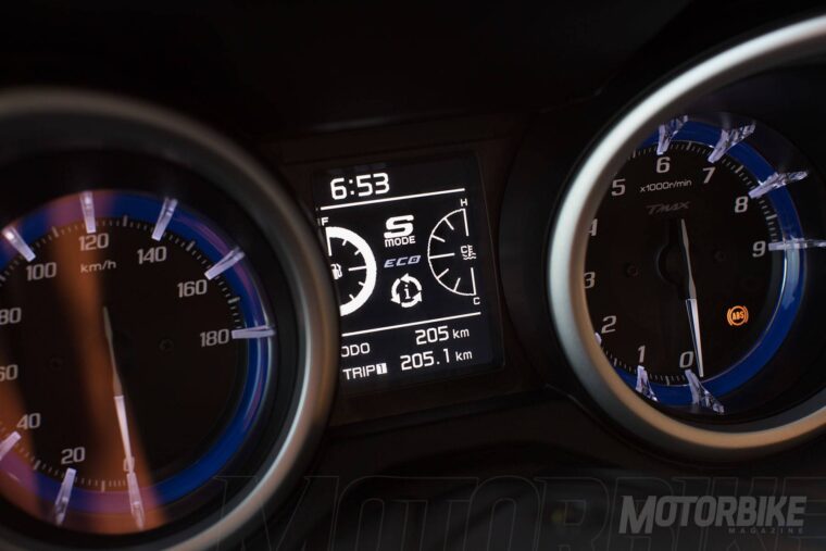 Yamaha-TMAX-SX-2017-042