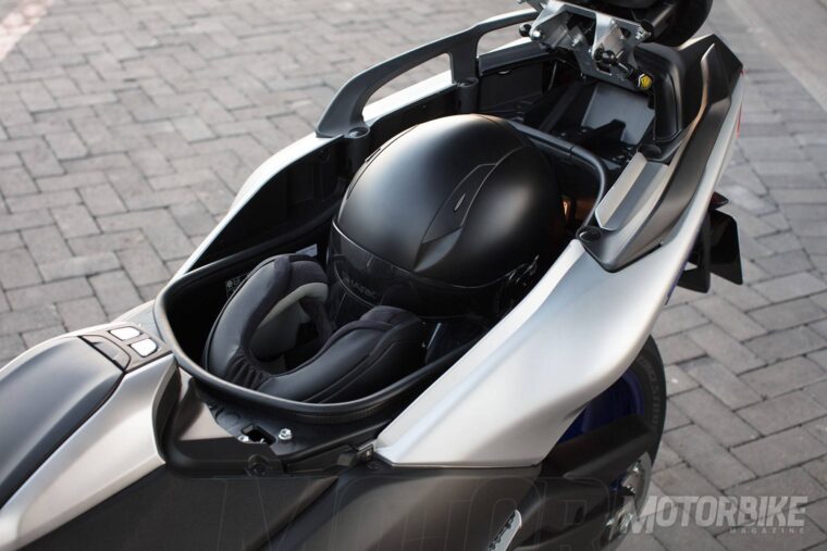 Yamaha-TMAX-SX-2017-045