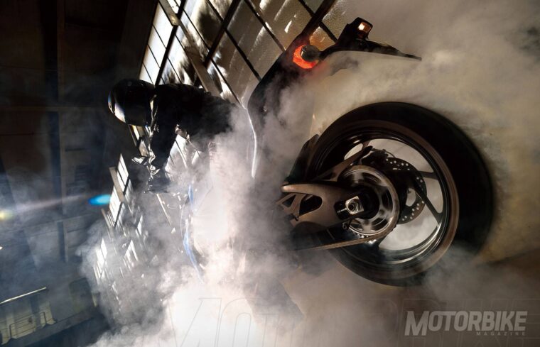 Suzuki-GSX-S1000Z-2017-01