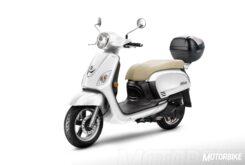 SYM lanza la promoción 'Scooter Verano' con descuentos y ventajas 9 SYM Fiddle blanco