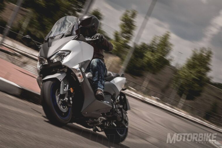 Comparativa-Kymco-AK550-vs-Yamaha-TMax-SX-04