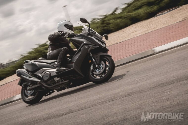 Comparativa-Kymco-AK550-vs-Yamaha-TMax-SX-05