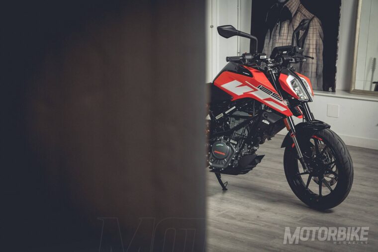 KTM-125-Duke-2017-checklist-31