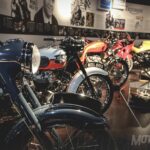 Triumph presenta un centro para visitantes en su fábrica de Hinckley