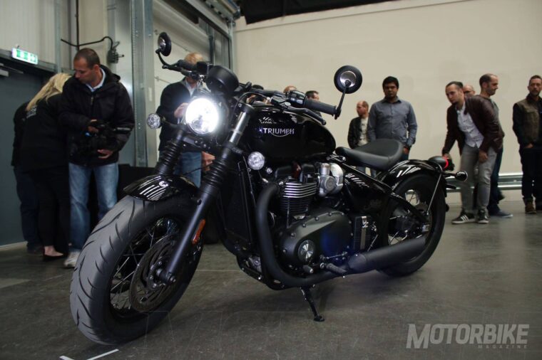 Triumph-Bonneville-Bobber-Black-2018-09