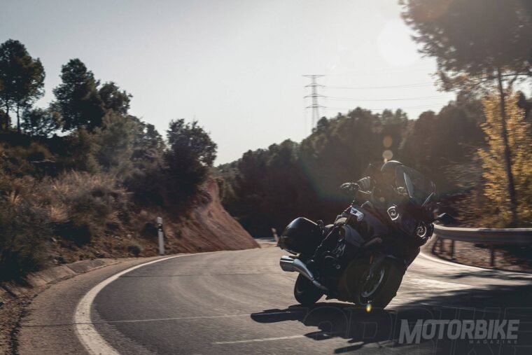 BMW-K-1600-B-Bagger-06