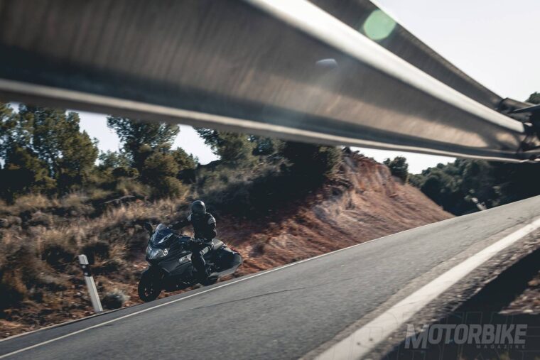 BMW-K-1600-B-Bagger-07