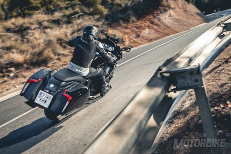 BMW-K-1600-B-Bagger-15