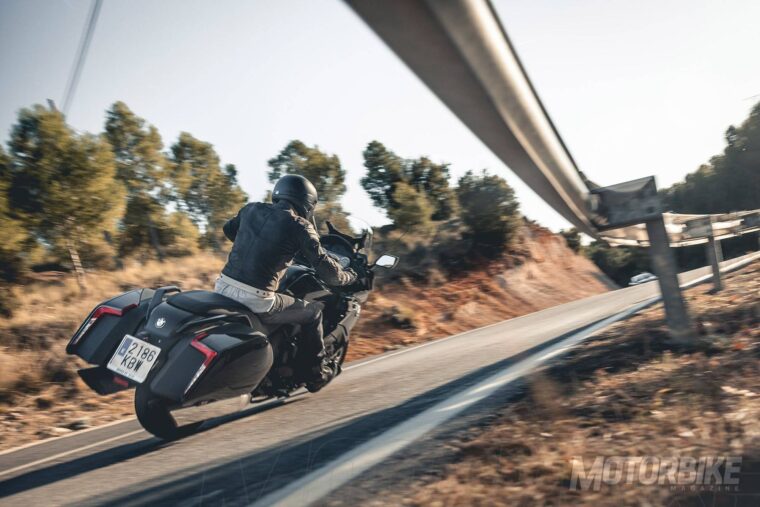 BMW-K-1600-B-Bagger-17