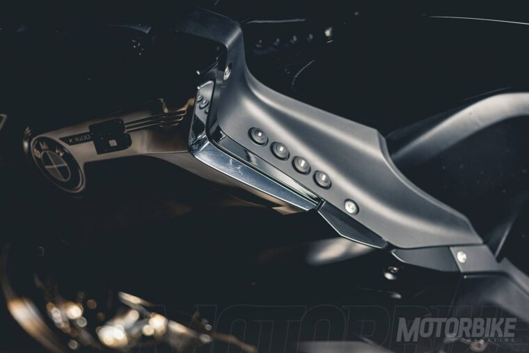 BMW-K-1600-B-Bagger-36