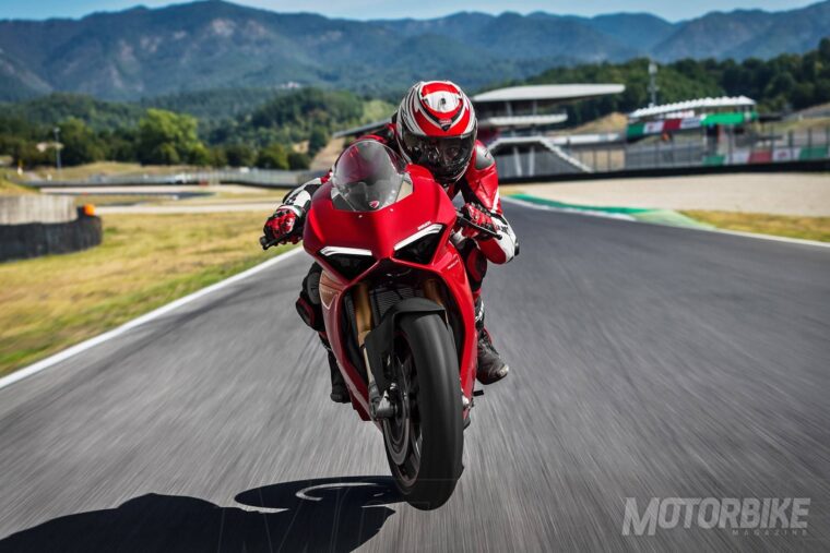 Ducati-Panigale-V4-S-2018-01