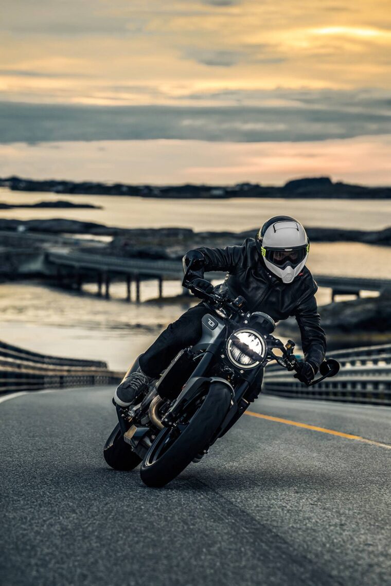 Husqvarna-Vitpilen-701-2018-21