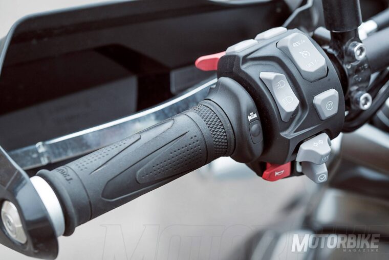 Triumph-Tiger-800-XRT-2018-Fotos-Detalle-8