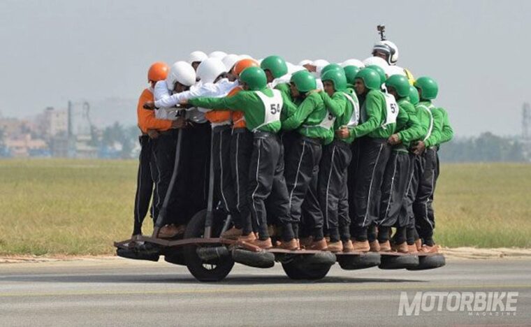 record-58-personas-moto-india-34