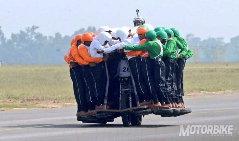 record-58-personas-moto-india-35