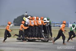 record 58 personas moto india 36