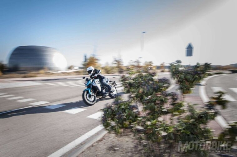 CFMoto-400NK-prueba-01