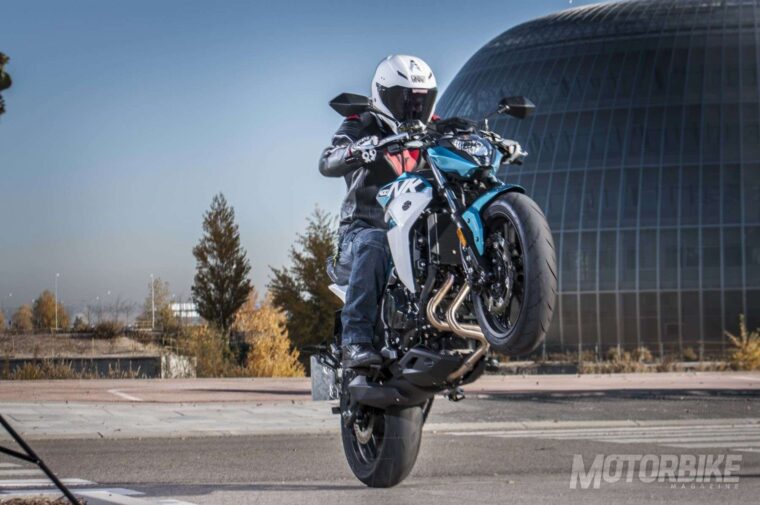 CFMoto-400NK-prueba-05