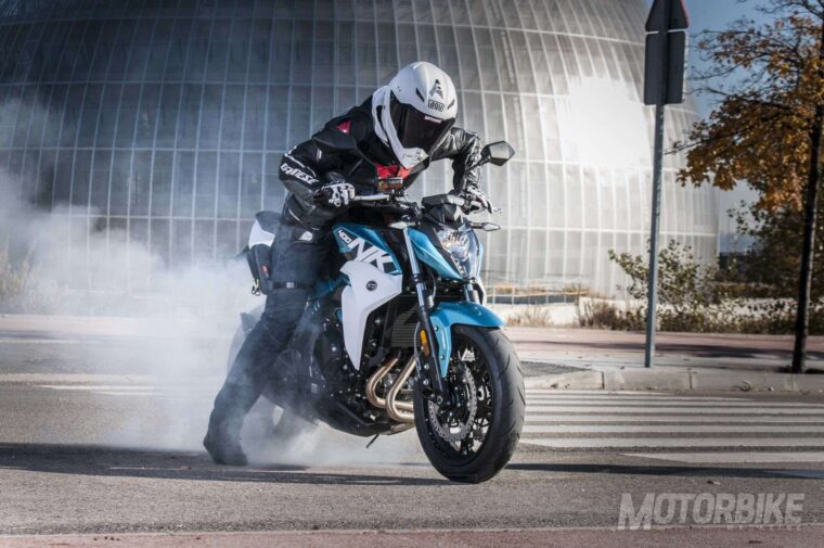 CFMoto-400NK-prueba-08