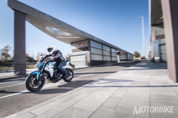 CFMoto-400NK-prueba-14