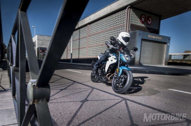 CFMoto-400NK-prueba-18