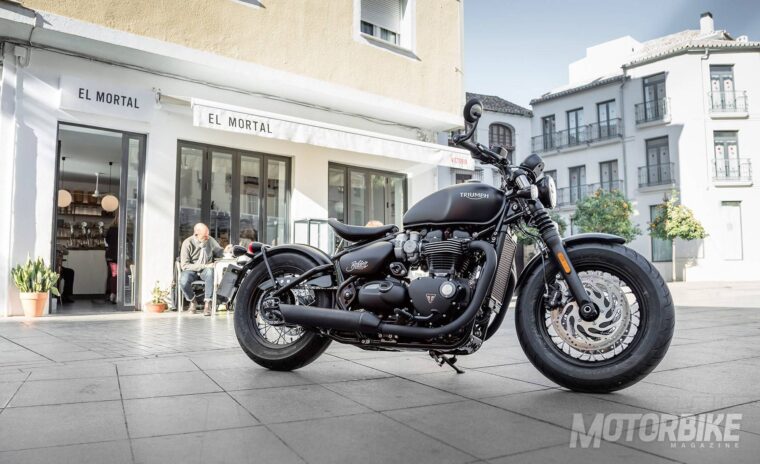 Triumph-Bobber-Black-2018-01