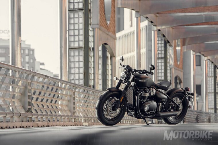 Triumph-Bobber-Black-2018-10