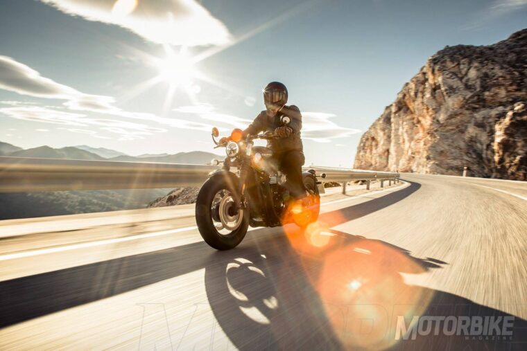 Triumph-Bobber-Black-2018-14