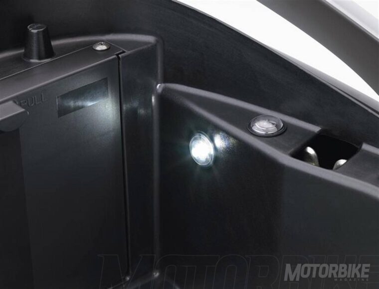 Kawasaki-J300-2018-03