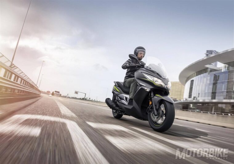 Kawasaki-J300-2018-04