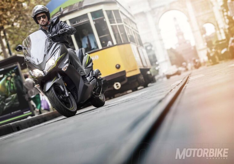 Kawasaki-J300-2018-08