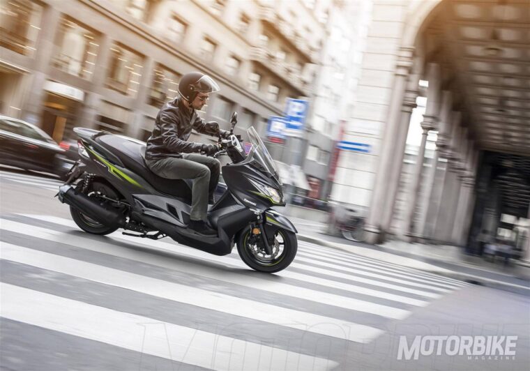 Kawasaki-J300-2018-13