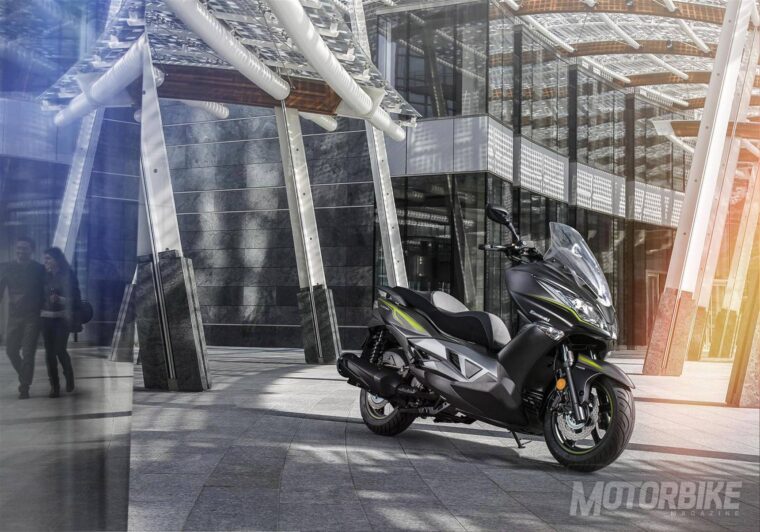 Kawasaki J300 2018 14