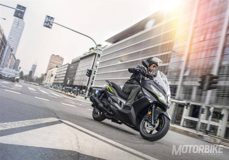 Kawasaki-J300-2018-16