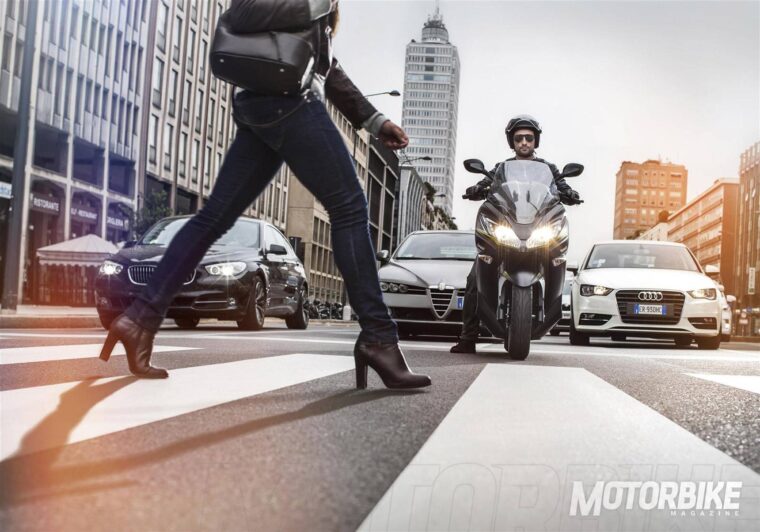 Kawasaki-J300-2018-18