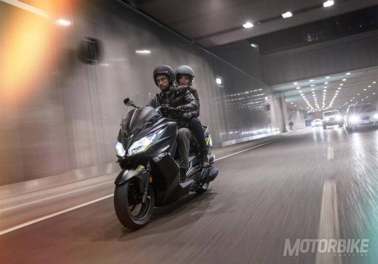 Kawasaki-J300-2018-20