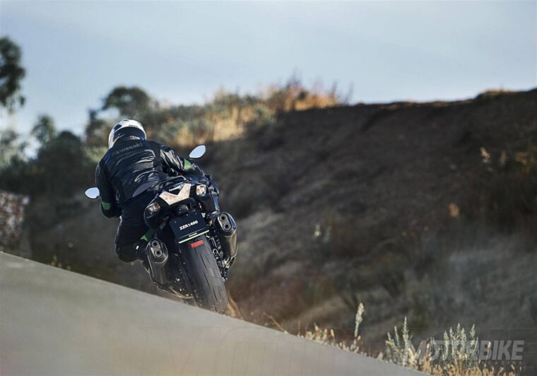 Kawasaki-ZZR1400-Performance-Sport-2018-11